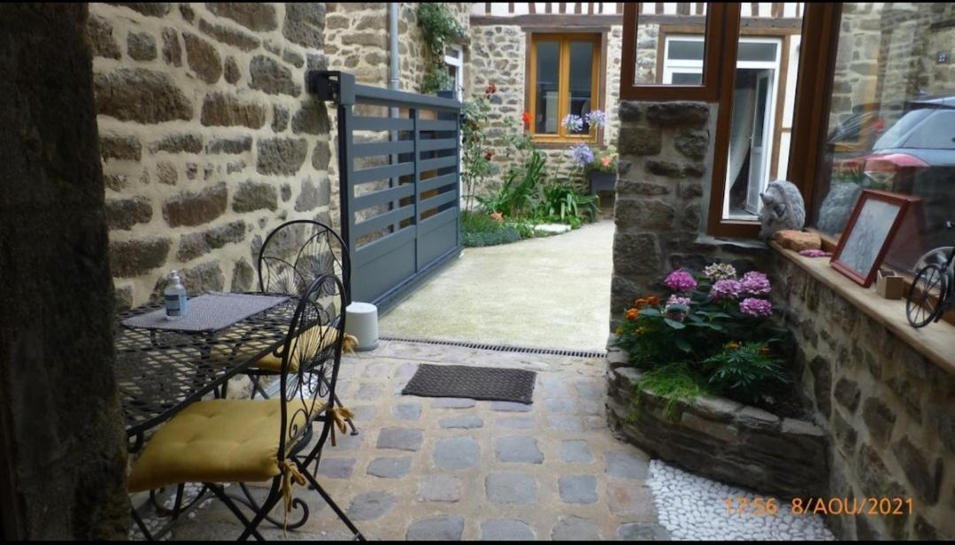 Le Logis De La Cour De Bretagne Au Port De Dinan Lanvallay ภายนอก รูปภาพ